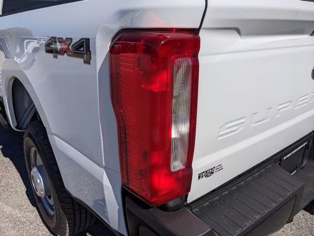 2026 Oxford White Ford Super Duty F-350 SRW XL 4X4 Truck