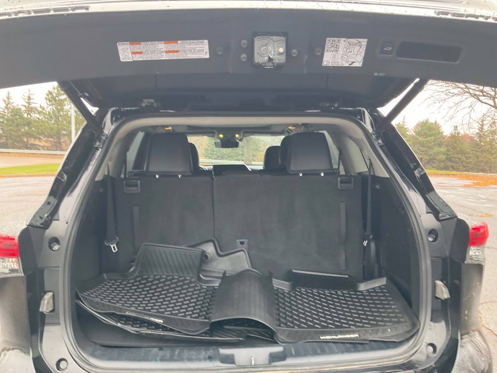 2023 Black Toyota Highlander Platinum AWD SUV