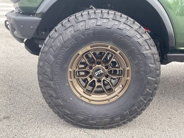 2025 Eruption Green Metallic Ford Bronco Badlands 4X4 Convertible