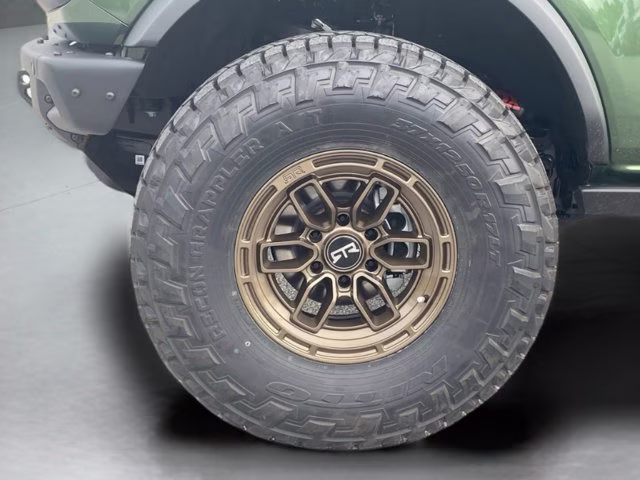 2025 Eruption Green Metallic Ford Bronco Badlands 4X4 Convertible