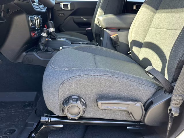 2026 Granite Crystal Metallic Clearcoat Jeep Wrangler Willys 4X4 Convertible