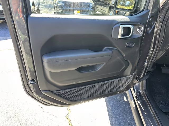 2026 Granite Crystal Metallic Clearcoat Jeep Wrangler Willys 4X4 Convertible