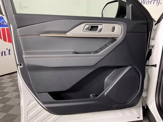 2026 White Metallic Ford Explorer Active RWD SUV