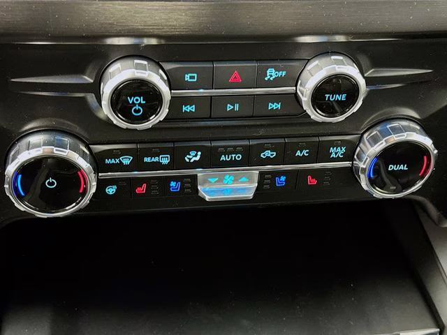 2026 Glacier Gray Metallic Tri-Coat Ford Super Duty F-250 SRW Lariat 4X4 Truck