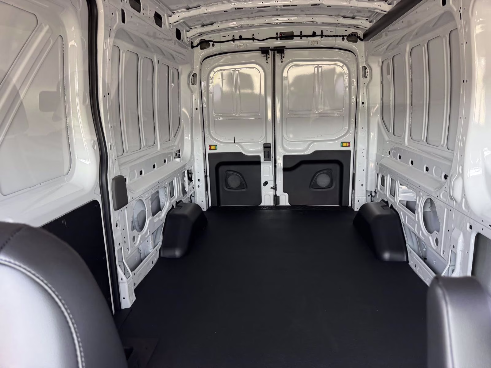 2026 Oxford White Ford Transit Cargo Van T-250 148 Med Rf 9150 GVWR RWD RWD Van