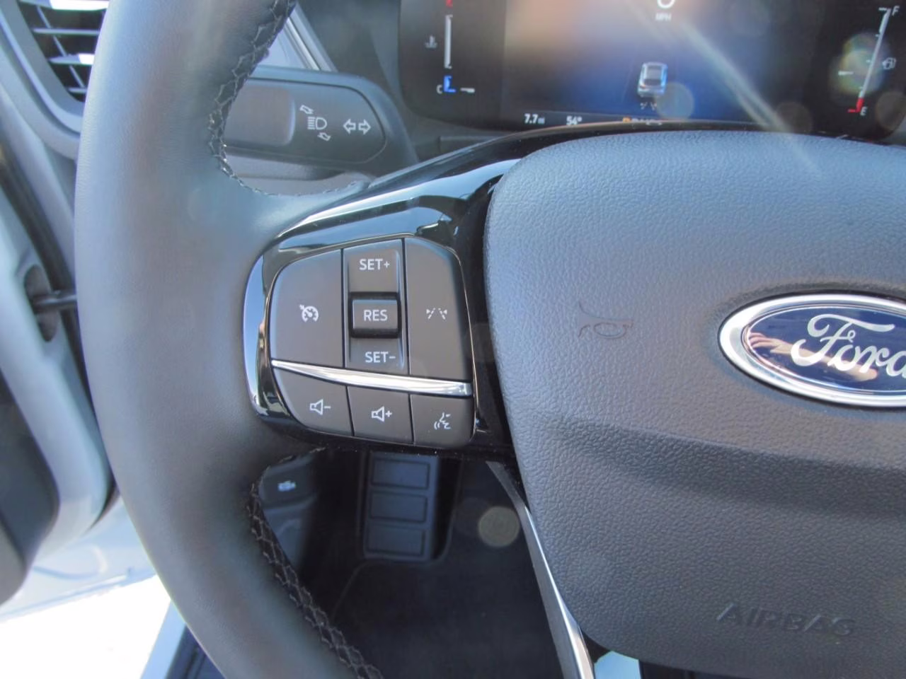 2026 Oxford White Ford Escape Active FWD SUV