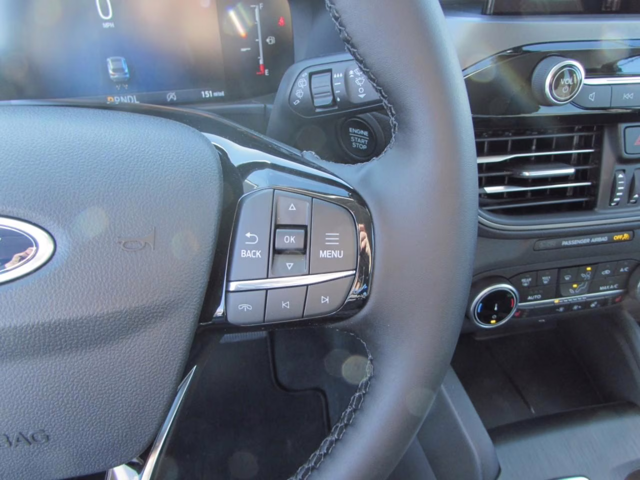 2026 Oxford White Ford Escape Active FWD SUV