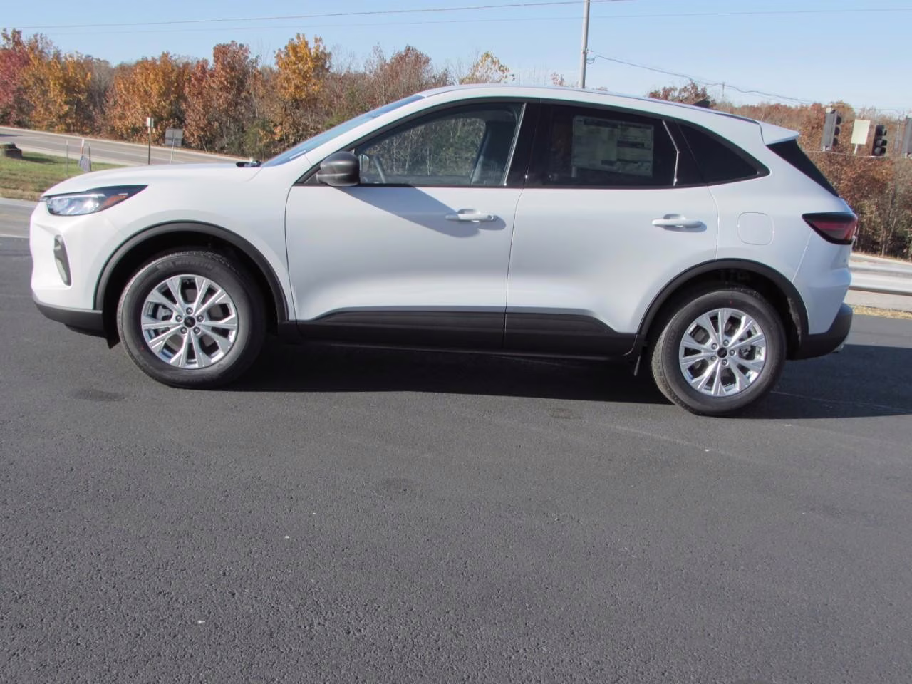 2026 Oxford White Ford Escape Active FWD SUV