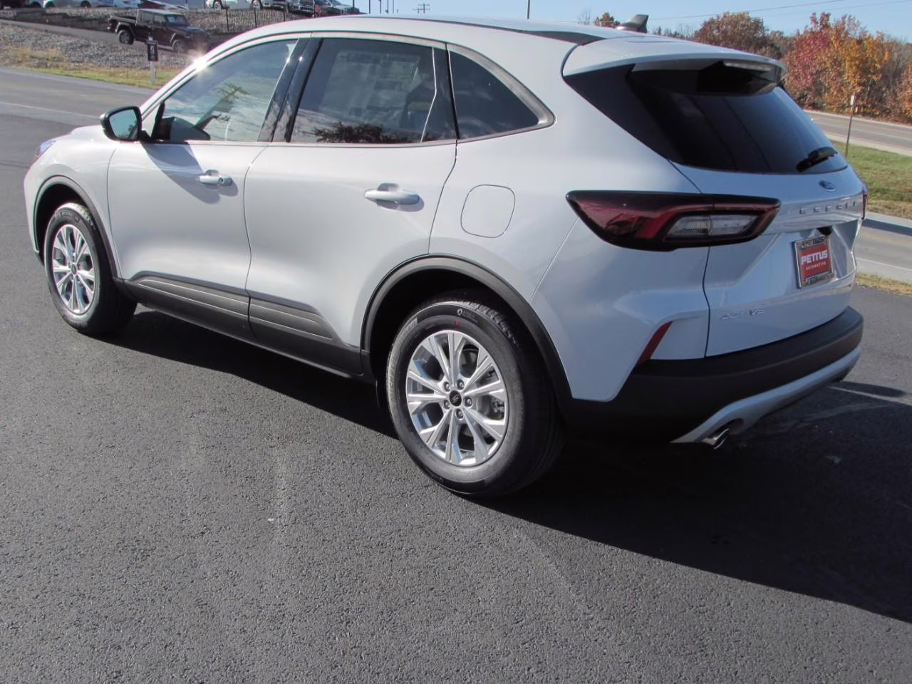 2026 Oxford White Ford Escape Active FWD SUV