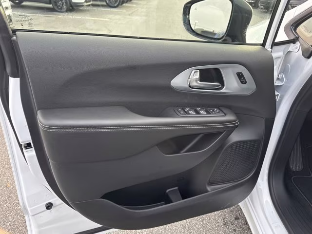 2026 Bright White Clearcoat Chrysler Pacifica Limited FWD Van