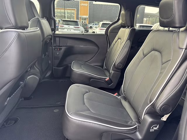 2026 Bright White Clearcoat Chrysler Pacifica Limited FWD Van