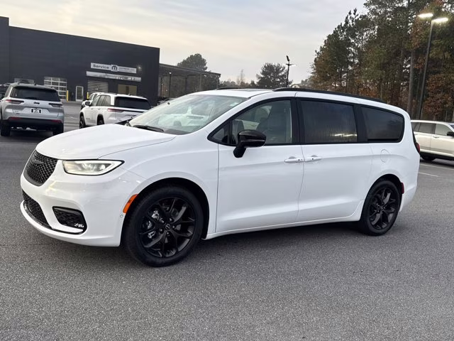 2026 Bright White Clearcoat Chrysler Pacifica Limited FWD Van