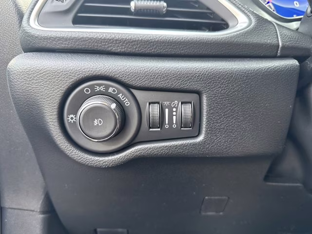 2026 Bright White Clearcoat Chrysler Pacifica Limited FWD Van