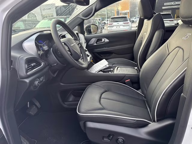 2026 Bright White Clearcoat Chrysler Pacifica Limited FWD Van