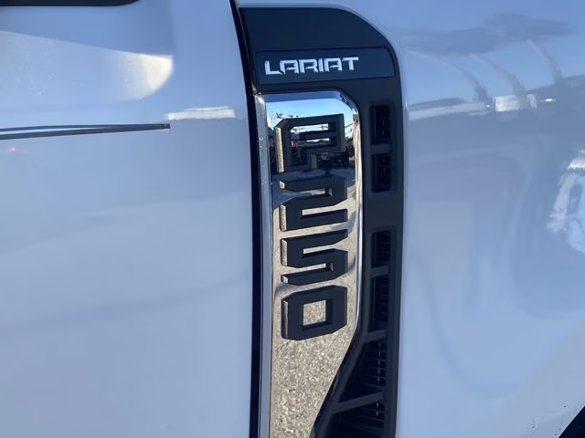 2026 Star White Metallic Tri-Coat Ford Super Duty F-250 SRW LARIAT 4X4 Truck