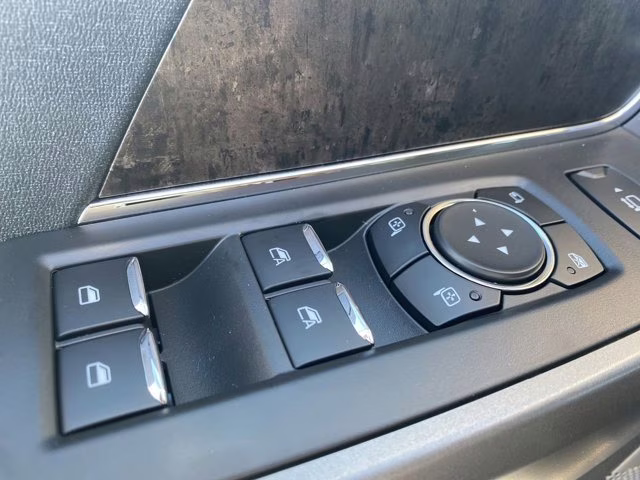 2026 Star White Metallic Tri-Coat Ford Super Duty F-250 SRW LARIAT 4X4 Truck