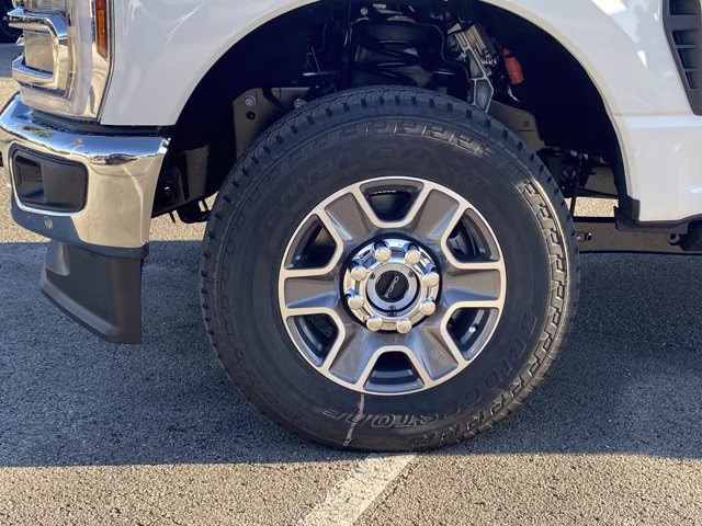 2026 Star White Metallic Tri-Coat Ford Super Duty F-250 SRW LARIAT 4X4 Truck
