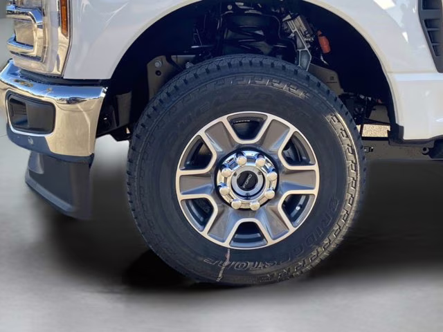 2026 Star White Metallic Tri-Coat Ford Super Duty F-250 SRW LARIAT 4X4 Truck