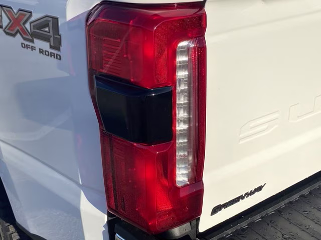 2026 Star White Metallic Tri-Coat Ford Super Duty F-250 SRW LARIAT 4X4 Truck