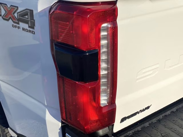 2026 Star White Metallic Tri-Coat Ford Super Duty F-250 SRW LARIAT 4X4 Truck