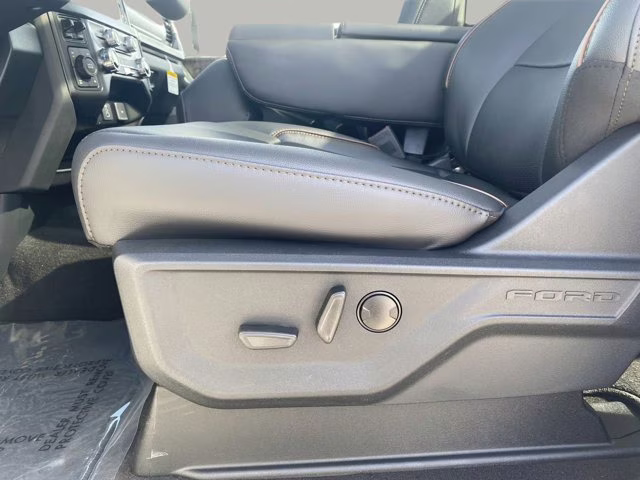 2026 Star White Metallic Tri-Coat Ford Super Duty F-250 SRW LARIAT 4X4 Truck