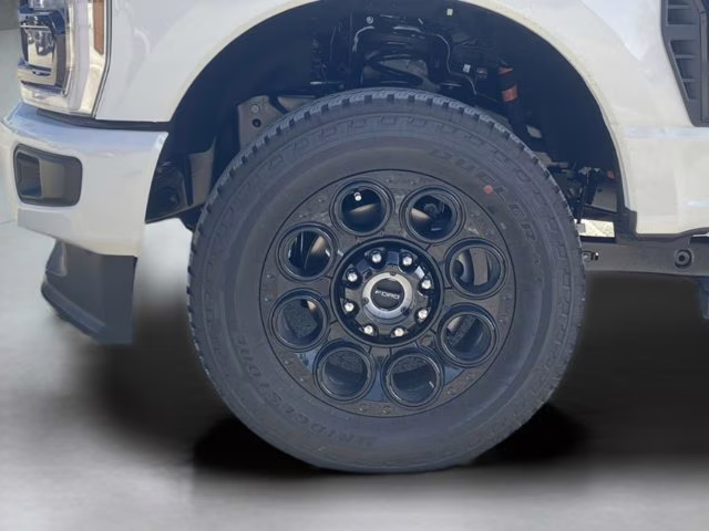 2026 Star White Metallic Tri-Coat Ford Super Duty F-250 SRW LARIAT 4X4 Truck