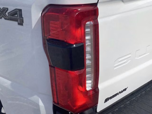 2026 Star White Metallic Tri-Coat Ford Super Duty F-250 SRW LARIAT 4X4 Truck