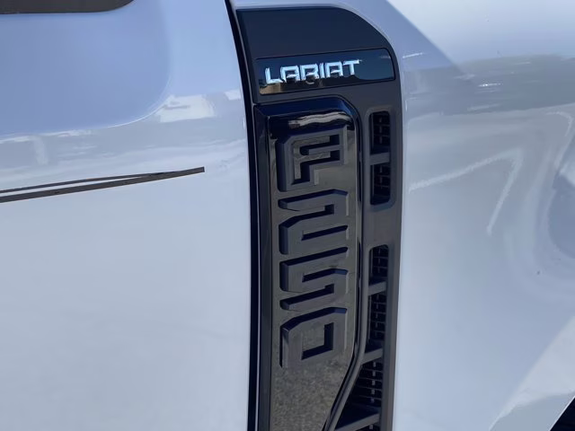 2026 Star White Metallic Tri-Coat Ford Super Duty F-250 SRW LARIAT 4X4 Truck