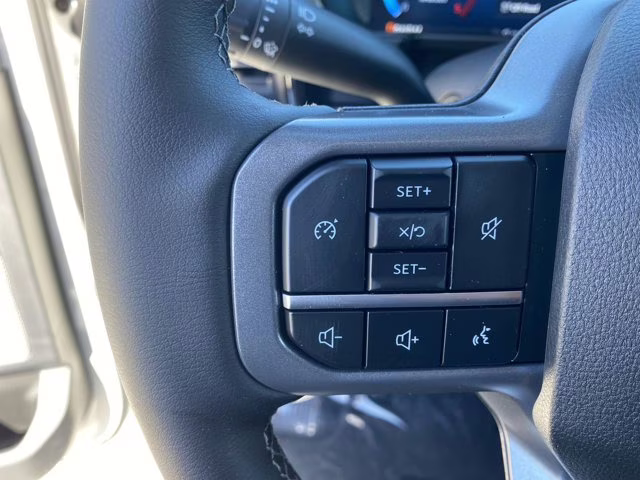 2026 Star White Metallic Tri-Coat Ford Super Duty F-250 SRW LARIAT 4X4 Truck