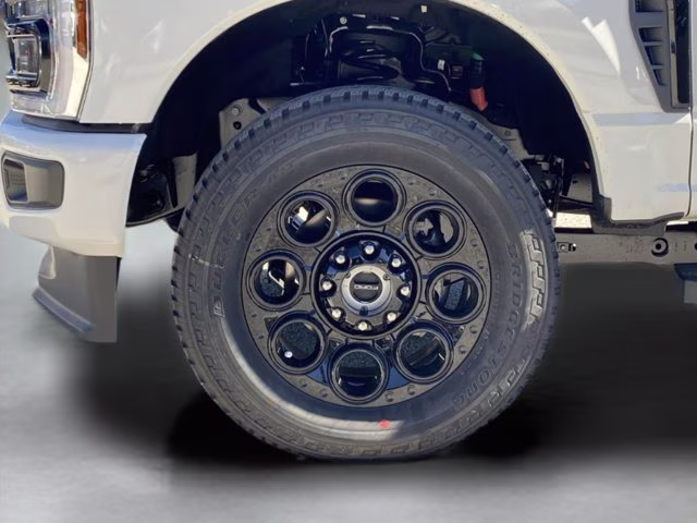 2026 Star White Metallic Tri-Coat Ford Super Duty F-250 SRW LARIAT 4X4 Truck