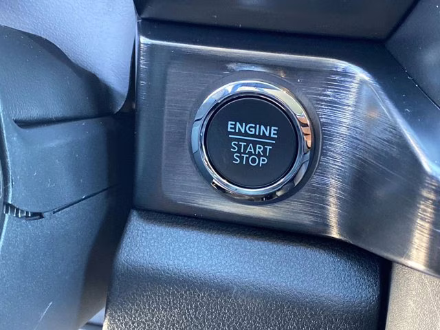 2026 Star White Metallic Tri-Coat Ford Super Duty F-250 SRW LARIAT 4X4 Truck