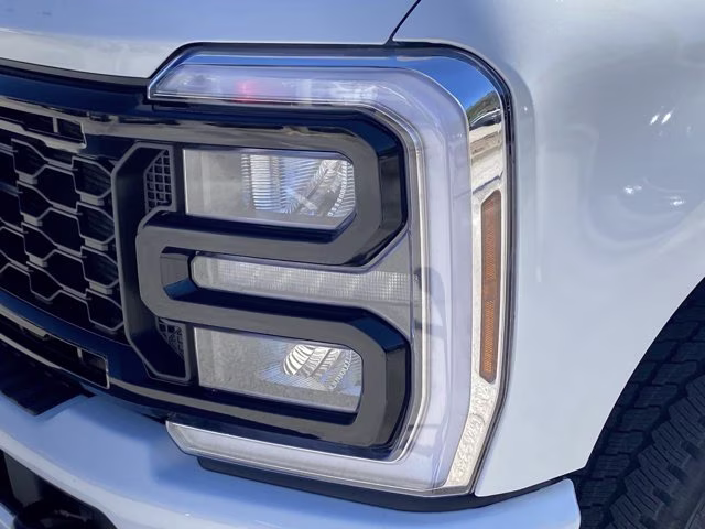 2026 Star White Metallic Tri-Coat Ford Super Duty F-250 SRW LARIAT 4X4 Truck