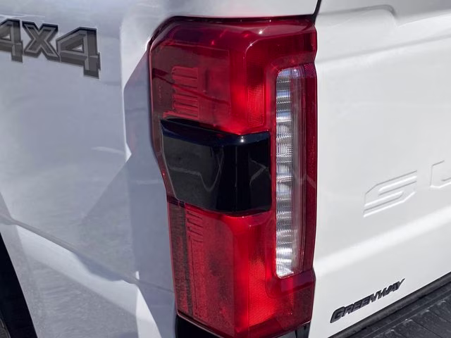 2026 Star White Metallic Tri-Coat Ford Super Duty F-250 SRW LARIAT 4X4 Truck