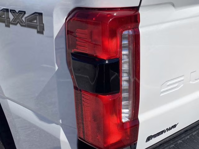 2026 Star White Metallic Tri-Coat Ford Super Duty F-250 SRW LARIAT 4X4 Truck