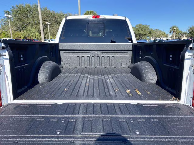 2026 Star White Metallic Tri-Coat Ford Super Duty F-250 SRW LARIAT 4X4 Truck