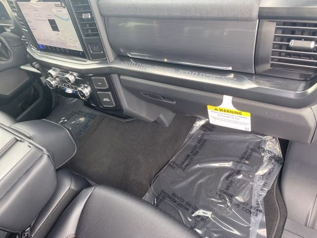 2026 Oxford White Ford Super Duty F-250 SRW LARIAT 4X4 Truck