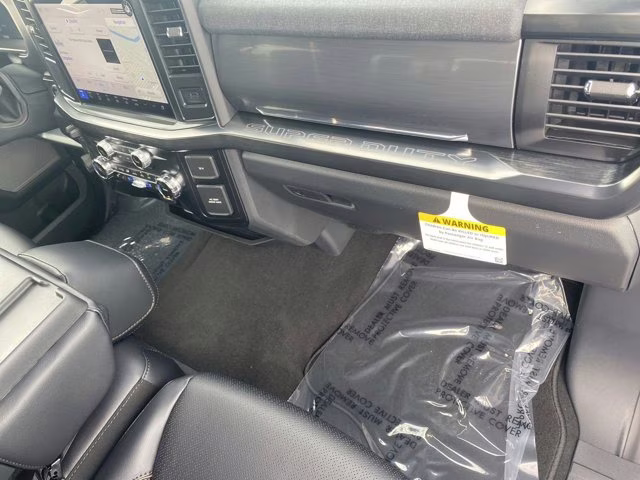 2026 Oxford White Ford Super Duty F-250 SRW LARIAT 4X4 Truck