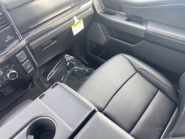 2026 Oxford White Ford Super Duty F-250 SRW LARIAT 4X4 Truck