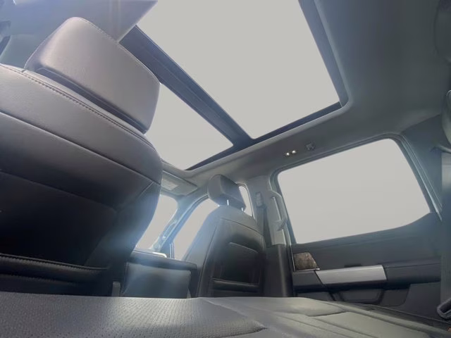 2026 Oxford White Ford Super Duty F-250 SRW LARIAT 4X4 Truck