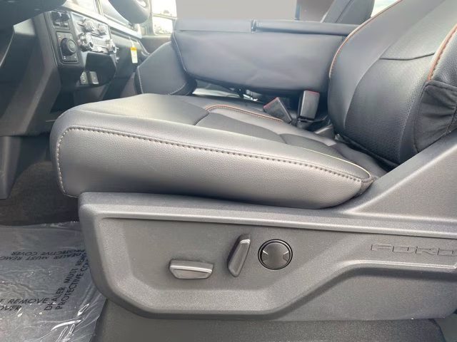 2026 Oxford White Ford Super Duty F-250 SRW LARIAT 4X4 Truck