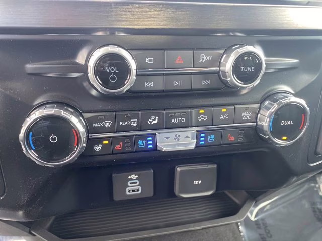 2026 Oxford White Ford Super Duty F-250 SRW LARIAT 4X4 Truck