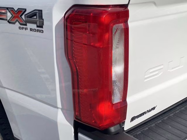 2026 Oxford White Ford Super Duty F-350 SRW XL 4X4 Truck