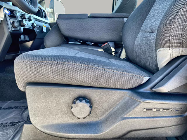 2026 Oxford White Ford Super Duty F-350 SRW XL 4X4 Truck