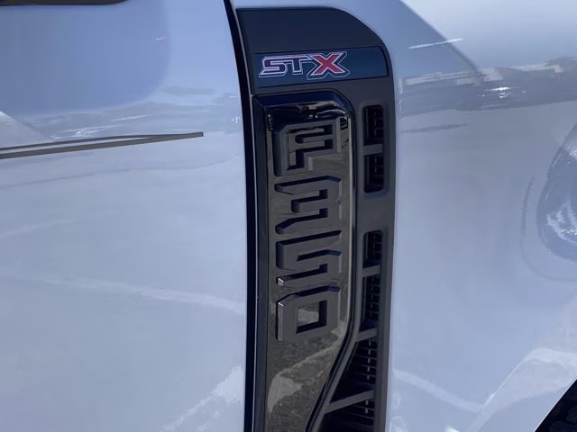 2026 Oxford White Ford Super Duty F-350 SRW XL 4X4 Truck