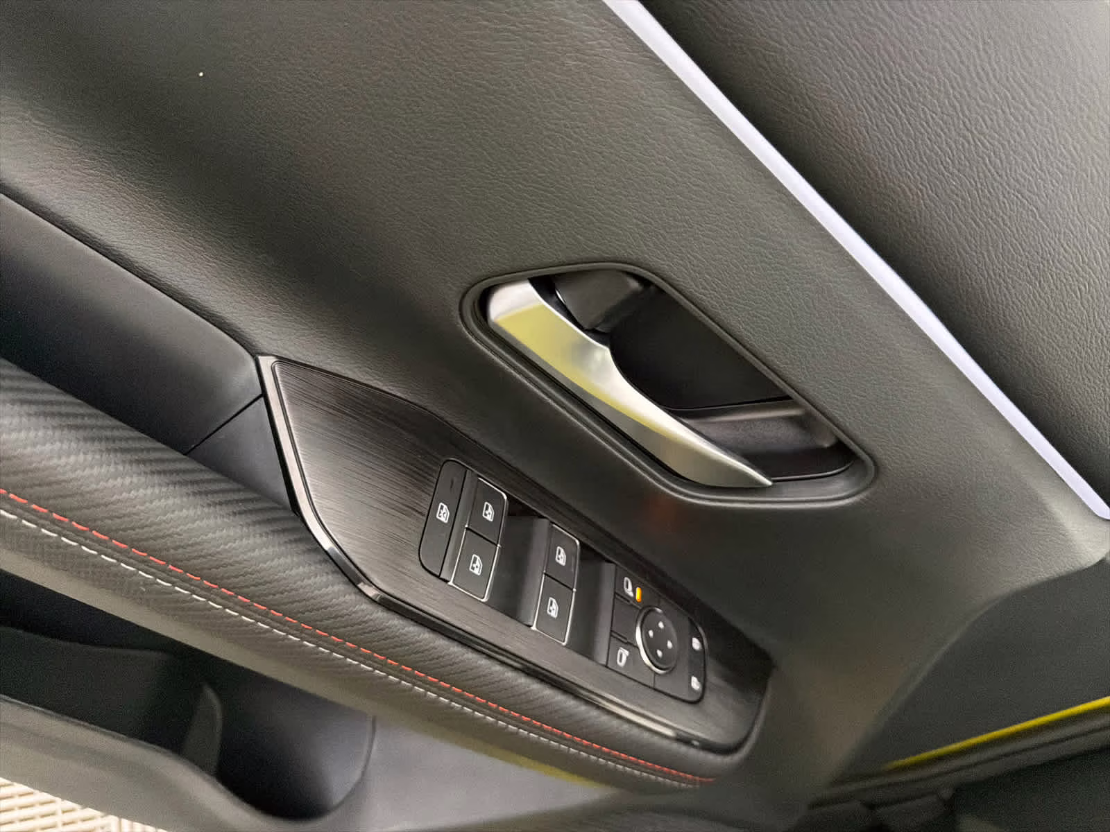 2026 Yuzu Yellow Metallic/Super Black Nissan Kicks SR FWD SUV