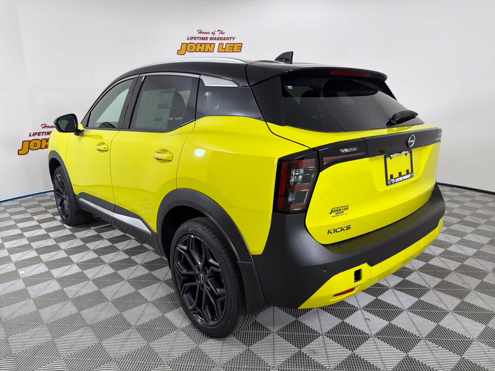 2026 Yuzu Yellow Metallic/Super Black Nissan Kicks SR FWD SUV