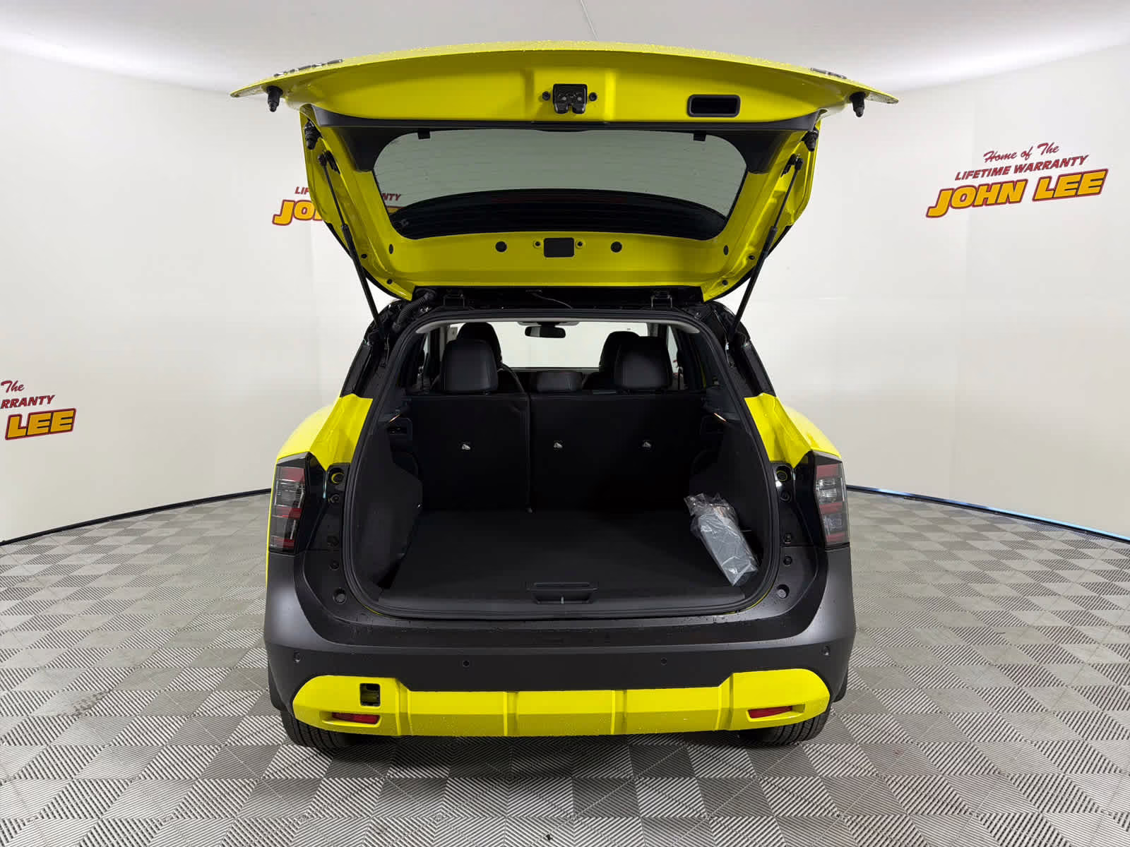 2026 Yuzu Yellow Metallic/Super Black Nissan Kicks SR FWD SUV