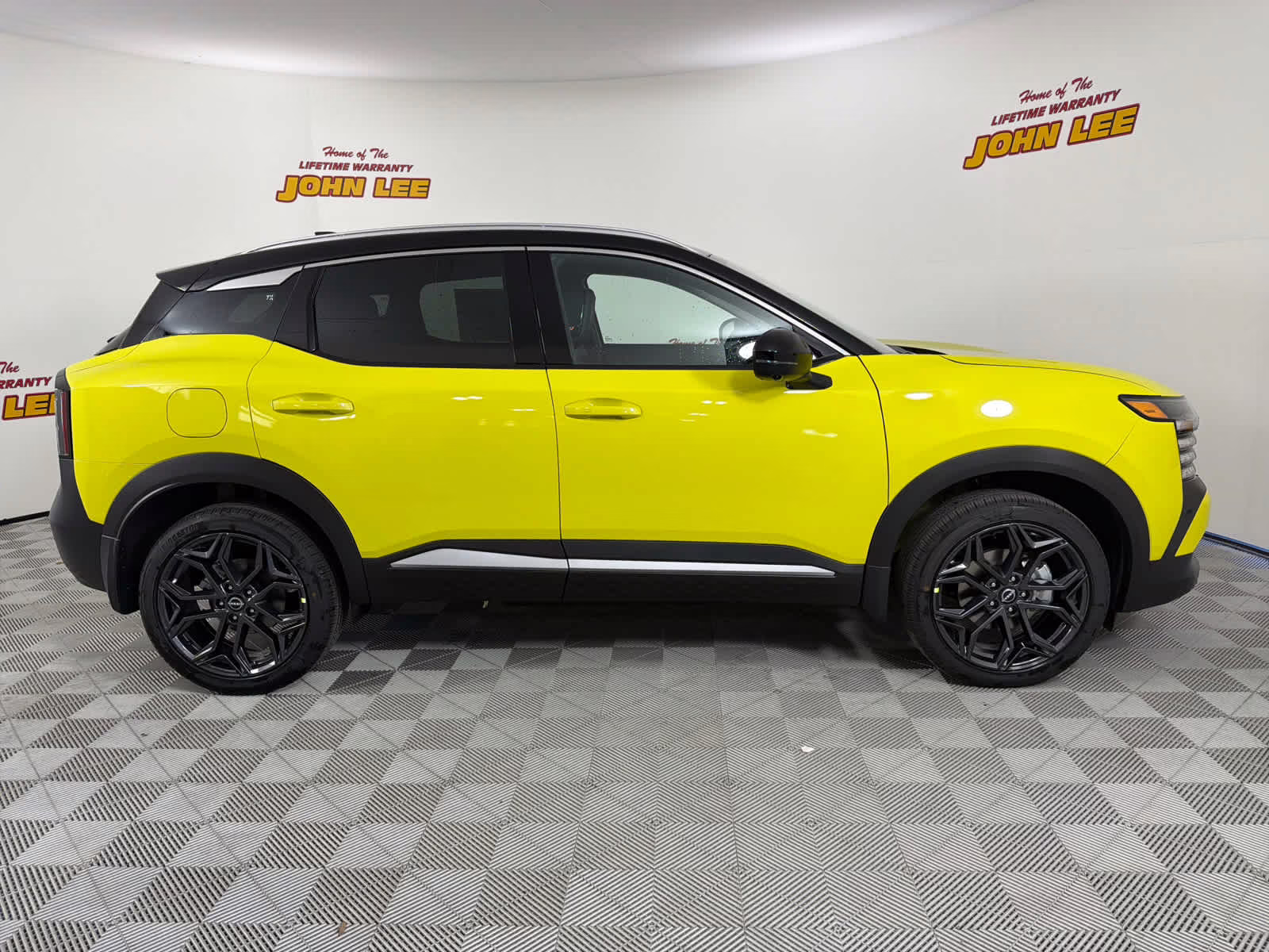 2026 Yuzu Yellow Metallic/Super Black Nissan Kicks SR FWD SUV