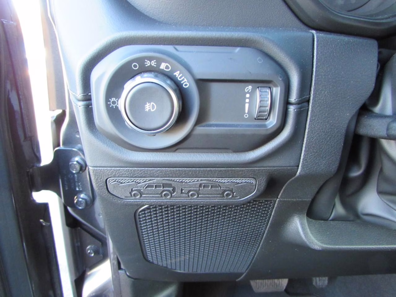 2026 Granite Crystal Metallic Clearcoat Jeep Wrangler Sahara 4X4 SUV