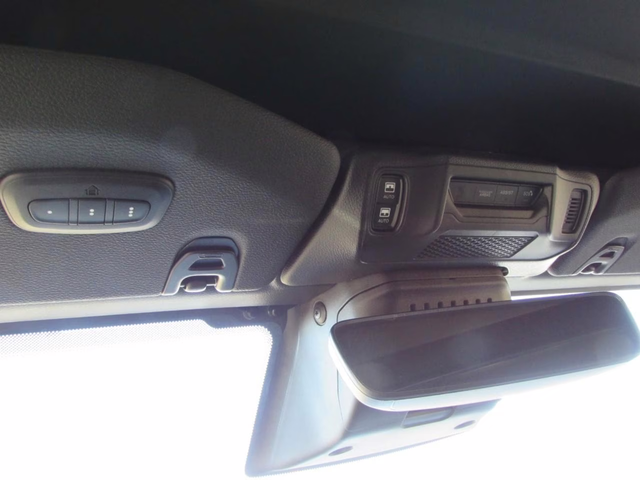 2026 Granite Crystal Metallic Clearcoat Jeep Wrangler Sahara 4X4 SUV